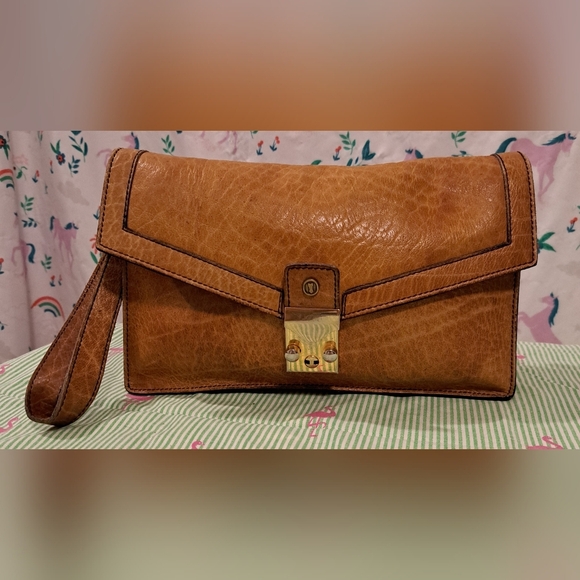 Caracciola Handbags - Vintage Caracciola Tan Leather Boho Neutral Wristlet Clutch Purse Bag w/ 2 Keys